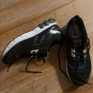 Men’s size 11 Reebok shoes